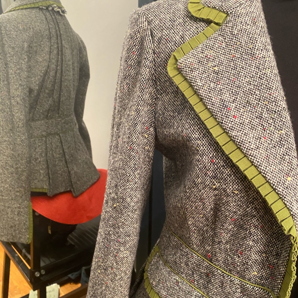 Dry cleaned RTW - L.A.M.B. 6 PLEATED back & coat tail design